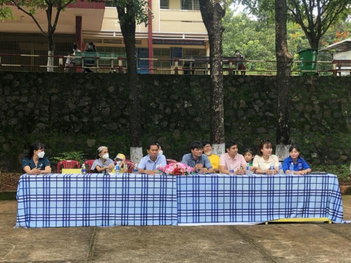 Trao quà cho bà con khó khăn và học sinh vượt khó tại Bình Phước (14/05/2022)